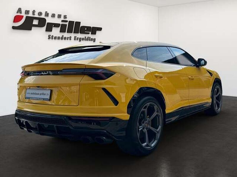 Lamborghini Urus *AKRAPOVIC/PANO/MASSAGE/SENSONUM-SOUND*