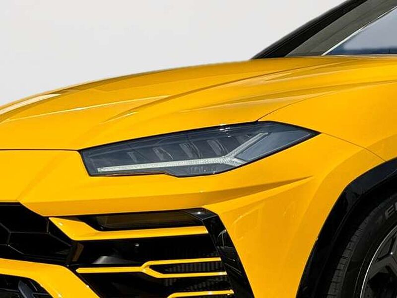 Lamborghini Urus *AKRAPOVIC/PANO/MASSAGE/SENSONUM-SOUND*