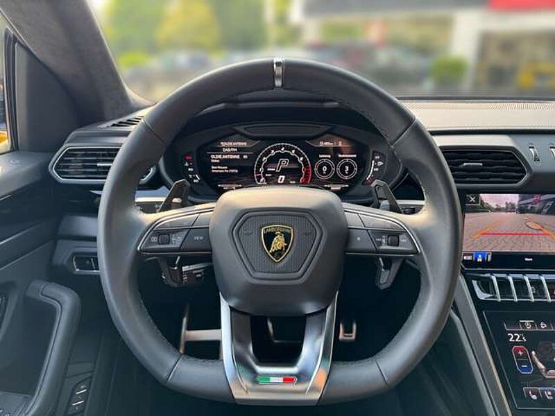 Lamborghini Urus *AKRAPOVIC/PANO/MASSAGE/SENSONUM-SOUND*