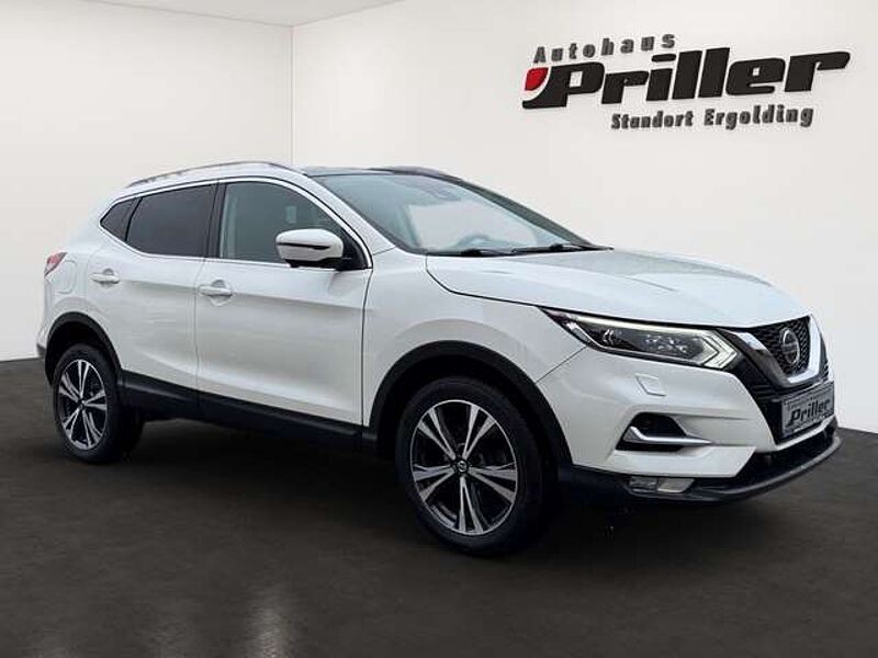 Nissan Qashqai 1.7dCi 4x4i AT N-Connecta *AHK/PANO/LED*